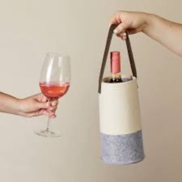 2 Thirty-One Felt Wine & Gift Bags - Picture 9 of 9